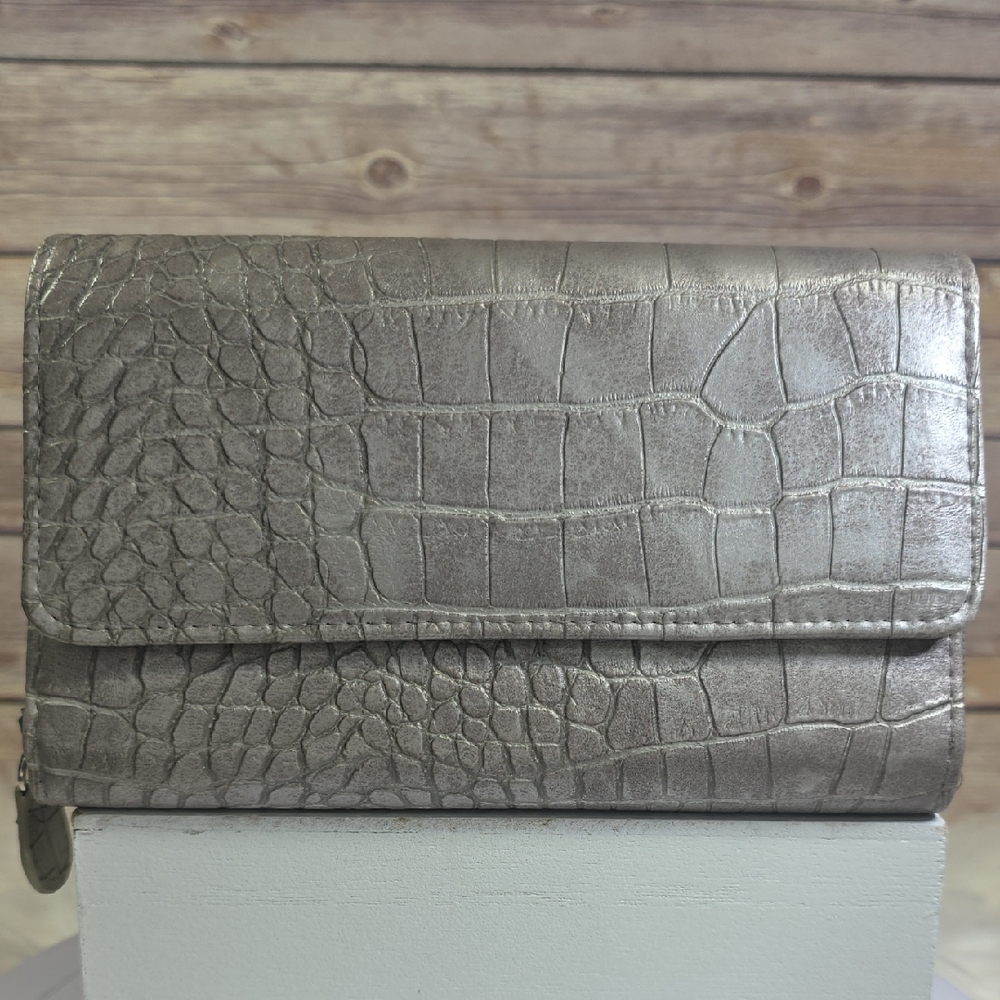 Metallic Gray Croc-Embossed Women's Clutch Wallet